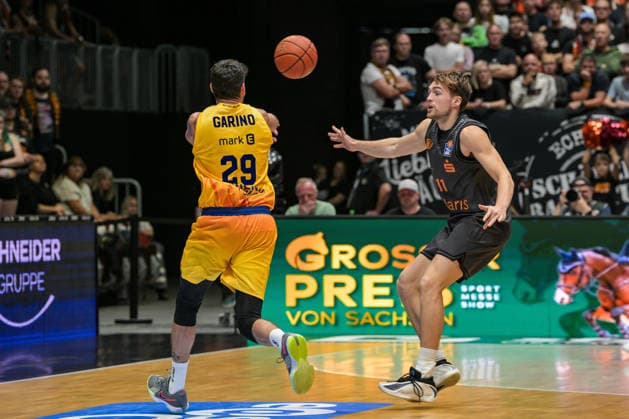 easyCredit Basketball Bundesliga, 3. Spieltag, Niners Chemnitz - Phoenix Hagen 27.09,2026 ab 16.30 Uhr Chemnitz, Chemnitz Arena Im Foto: 29 Patricio Garino, 11 Elias Rödl easyCredit Basketball Bundesliga, 3. Spieltag, Niners Chemnitz - Phoenix Hagen Chemnitz Sachsen Deutschland Copyright: xEHLxMedia MichelxKöhlerx 20262709-Niners-Chemnitz-Phoenix-Hagen_121