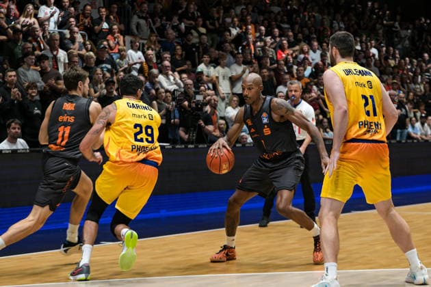 easyCredit Basketball Bundesliga, 3. Spieltag, Niners Chemnitz - Phoenix Hagen 27.09,2026 ab 16.30 Uhr Chemnitz, Chemnitz Arena Im Foto: 29 Patricio Garino, 17 Darion Atkins, 21 Tim Uhlemann easyCredit Basketball Bundesliga, 3. Spieltag, Niners Chemnitz - Phoenix Hagen Chemnitz Sachsen Deutschland Copyright: xEHLxMedia MichelxKöhlerx 20262709-Niners-Chemnitz-Phoenix-Hagen_123