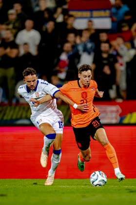 BELGRADO - ServiÃ« defender Strahinja ErakoviÄ‡ and Nederland forward Ruben van Bommel during the UEFA Nations League match between Servie and Nederland at Rajko Mitic Stadion on 27 September 2026 in Belgrado, Servie. (Photo by DeFodi Images) -