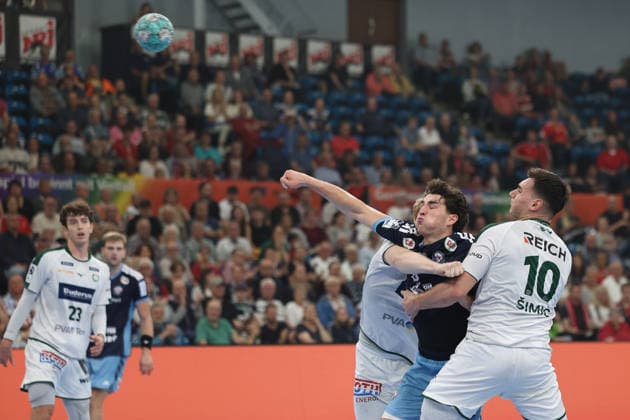 Handball I Herren I Saison 2026 2027 I Bundesliga I 6. Spieltag I Handball Club Hamburg - HSG Wetzlar I 27.09.2026 Elias Kofler (6, Handball Club Hamburg) Josip Simic (10, HSG Wetzlar) Hamburg Alsterdorfer Sporthalle Hamburg Deutschland Copyright: xLobeca RalfxHomburgx