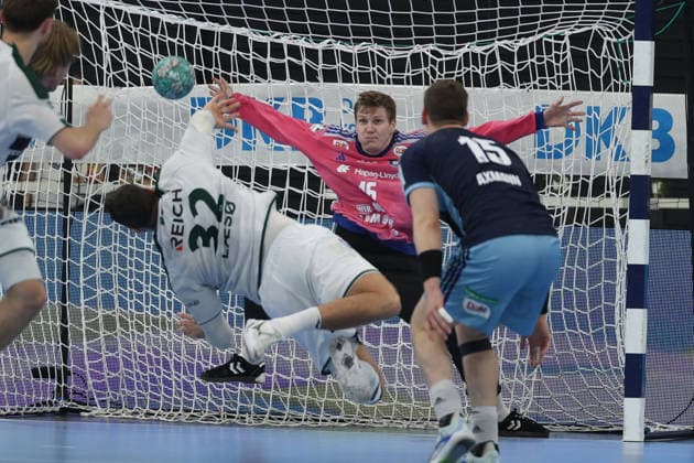 Handball I Herren I Saison 2026 2027 I Bundesliga I 6. Spieltag I Handball Club Hamburg - HSG Wetzlar I 27.09.2026 Nikolaj Laeso (32, HSG Wetzlar) Robin Haug (16, Handball Club Hamburg) Hamburg Alsterdorfer Sporthalle Hamburg Deutschland Copyright: xLobeca RalfxHomburgx
