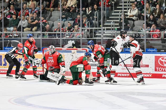 Penny DEL; Augsburger Panther - Kölner Haie, 27.09.2026 AUGSBURG, GERMANY; 27. SEPTEMBER: Jubel der Gäste nach dem Treffer zum 3-5 durch Ryan MACINNIS (Kölner Haie 77) während dem Match der Penny DEL zwischen den Augsburger Panthern und den Kölner Haien am 4. Spieltag im Curt Frenzel Stadion Copyright: xBEAUTIFULxSPORTS Goldbergx