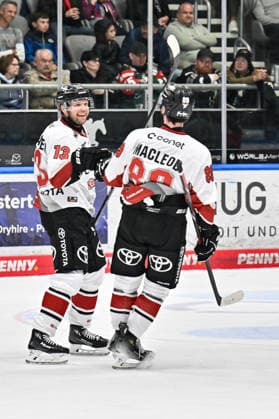 Penny DEL; Augsburger Panther - Kölner Haie, 27.09.2026 AUGSBURG, GERMANY; 27. SEPTEMBER: Jubel der Gäste nach dem Treffer zum 3-6 durch Valtteri KEMILÄINEN (Kölner Haie 13) während dem Match der Penny DEL zwischen den Augsburger Panthern und den Kölner Haien am 4. Spieltag im Curt Frenzel Stadion Copyright: xBEAUTIFULxSPORTS Goldbergx