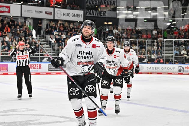 Penny DEL; Augsburger Panther - Kölner Haie, 27.09.2026 AUGSBURG, GERMANY; 27. SEPTEMBER: Jubel der Gäste nach dem Treffer zum 3-6 durch Valtteri KEMILÄINEN (Kölner Haie 13) während dem Match der Penny DEL zwischen den Augsburger Panthern und den Kölner Haien am 4. Spieltag im Curt Frenzel Stadion Copyright: xBEAUTIFULxSPORTS Goldbergx