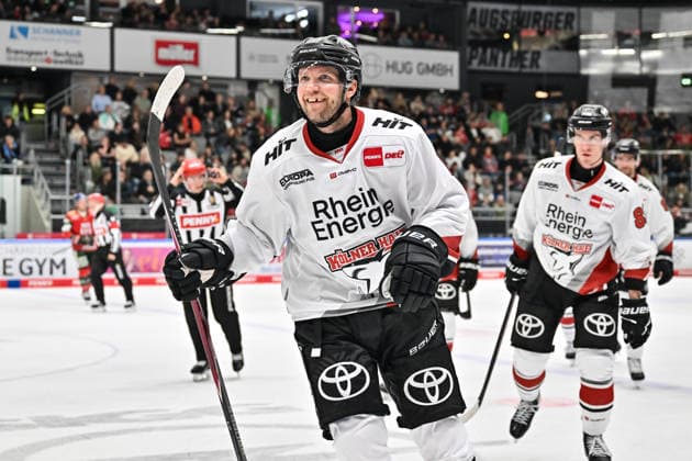 Penny DEL; Augsburger Panther - Kölner Haie, 27.09.2026 AUGSBURG, GERMANY; 27. SEPTEMBER: Jubel der Gäste nach dem Treffer zum 3-6 durch Valtteri KEMILÄINEN (Kölner Haie 13) während dem Match der Penny DEL zwischen den Augsburger Panthern und den Kölner Haien am 4. Spieltag im Curt Frenzel Stadion Copyright: xBEAUTIFULxSPORTS Goldbergx