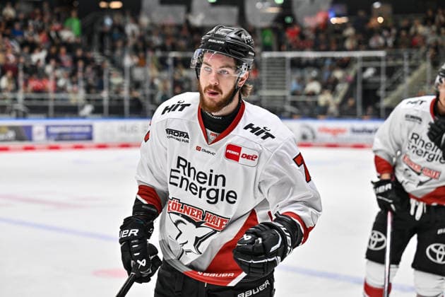Penny DEL; Augsburger Panther - Kölner Haie, 27.09.2026 AUGSBURG, GERMANY; 27. SEPTEMBER: Jubel der Gäste nach dem Treffer zum 3-5 durch Ryan MACINNIS (Kölner Haie 77) während dem Match der Penny DEL zwischen den Augsburger Panthern und den Kölner Haien am 4. Spieltag im Curt Frenzel Stadion Copyright: xBEAUTIFULxSPORTS Goldbergx