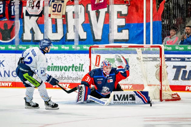 Joseph Duszak (12, Straubing Tigers ) scheitert an Niklas Treutle (31, Nuernberg Ice Tigers, NIT ), Nuernberg Ice Tigers vs. Straubing Tigers, Eishockey, Penny DEL, 04. Spieltag, 27.09.2026, Nuernberg Ice Tigers vs. Straubing Tigers, Eishockey, Penny DEL, 04. Spieltag, 27.09.2026 Copyright: xEibner-Pressefoto ThomasxHahnx EP_NIT