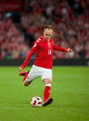 RECORD DATE NOT STATED Football - UEFA Nations League - Group A4 - Denmark v Wales COPENHAGEN, DENMARK - Sunday, September 27, 2026: Denmark s Mikkel Damsgaard crosses the ball to force an own-goal from Wales Ben Davies during the UEFA Nations League Group A4 Matchday 2 match between Denmark and Wales at the Parken Stadium. Denmark won 2-0. (Photo by Amanda McMaster Propaganda) COPENHAGEN Parken Stadium COPENHAGEN DENMARK  Copyright: xAmandaxMcMasterx 2026-09-27-Denmark_v_Wales-032