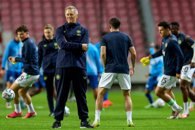 UEFA Nations League Group Stage, Nagyerdei Stadion, Debrecen, Hungary 27 9 2026 Israel vs Republic of Ireland Ireland s Manager Heimir Hallgrimsson during the warm up ahead of the match Heimir Hallgrimsson during the warm up ahead of the match 27 9 2026  Copyright: xx RB1_5459