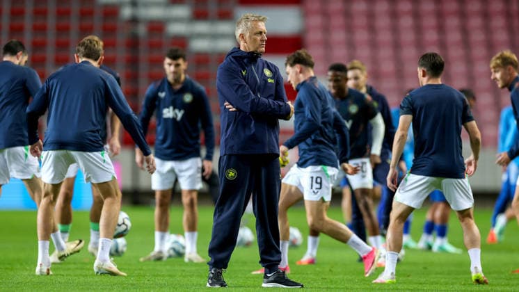 UEFA Nations League Group Stage, Nagyerdei Stadion, Debrecen, Hungary 27 9 2026 Israel vs Republic of Ireland Ireland s Manager Heimir Hallgrimsson during the warm up ahead of the match Heimir Hallgrimsson during the warm up ahead of the match 27 9 2026  Copyright: xx RB1_5556