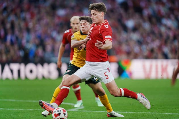 Nations League: Denmark - Wales Denmark s Joakim Maehle and Wales Daniel James during the Nations League match between Denmark and Wales at Parken, Sunday, September 27, 2026. (Photo: Liselotte Sabroe Ritzau Scanpix) , Copenhagen Denmark Copyright: Ritzau Scanpix LiselottexSabroex spdk20260927-203025-L