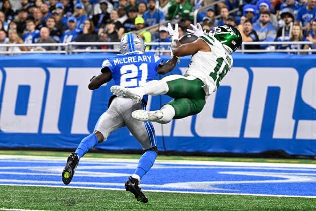 Sep 27, 2026; Detroit, MI, USA; New York Jets tight end Kenyon Sadiq (16) catches a touchdown pass at Ford Field. Mandatory Credit: -Cal Media Detroit USA - ZUMAc04_ 20260927_zma_c04_008 Copyright: xAllanxDranbergx