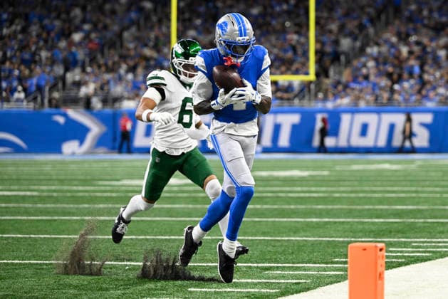 Sep 27, 2026; Detroit, MI, USA; Detroit Lions wide receiver Jameson Williams (1) drags his feet to make sure he is inbounds at Ford Field. Mandatory Credit: -Cal Media Detroit USA - ZUMAc04_ 20260927_zma_c04_022 Copyright: xAllanxDranbergx