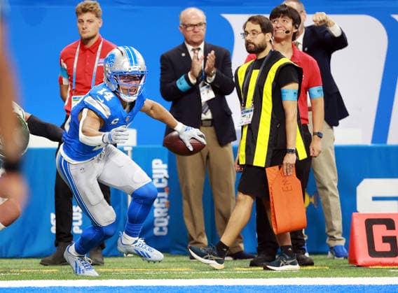 New York Jets vs Detroit Lions DETROIT,MICHIGAN-SEPTEMBER 27: Wide receiver Amon-Ra St. Brown (14) of the Detroit Lions celebrates his touchdown during an NFL, American Football Herren, USA football game between the New York Jets and the Detroit Lions in Detroit, Michigan USA, on Sunday, September 27, 2026 Detroit Michigan United States  Copyright: xAmyxLemusx originalFilename:lemus-newyorkj260927_npRtG