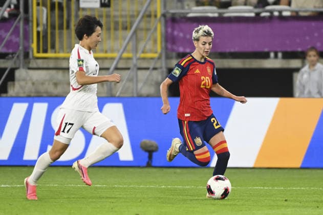 IPA89042818 - Kuk Hyang Ri (DPRK) and Pau Comendador (ESP) during the FIFA U-20 Women s World Cup final between Spain and DPR Korea, held in Lodz, Poland, on September 27, 2026  Copyright: xMichalxDubiel IPAxSportx xx IPA89042818