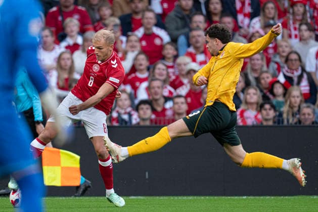 Nations League: Denmark - Wales Denmark s Gustav Isaksen and Wales Neco Williams during the Nations League match between Denmark and Wales at Parken, Sunday, September 27, 2026. (Photo: Liselotte Sabroe Ritzau Scanpix) , Copenhagen Denmark Copyright: Ritzau Scanpix LiselottexSabroex spdk20260927-204332-L