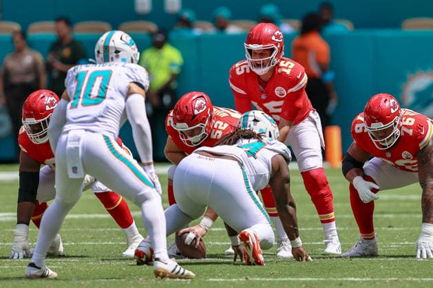 MIAMI GARDENS, FL - SEPTEMBER 27: Kansas City Chiefs quarterback Patrick Mahomes (15) prepares to take a snap during a NFL, American Football Herren, USA game between the Kansas City Chiefs and the Miami Dolphins, on Sunday September 27, 2026, at Hard Rock Stadium in Miami Gardens, FL.(Photo by Chris Arjoon Icon Sportswire). NFL: SEP 27 Chiefs at Dolphins EDITORIAL USE ONLY Icon2609270000010