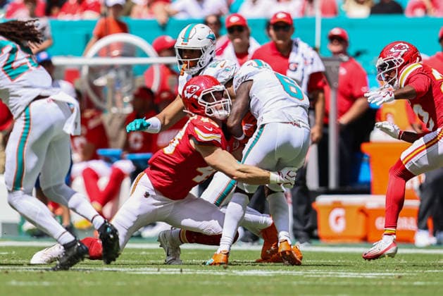 MIAMI GARDENS, FL - SEPTEMBER 27: Miami Dolphins wide receiver Malik Washington (6) is tackled by Kansas City Chiefs wide receiver Rashee Rice (4) during a NFL, American Football Herren, USA game between the Kansas City Chiefs and the Miami Dolphins, on Sunday September 27, 2026, at Hard Rock Stadium in Miami Gardens, FL.(Photo by Chris Arjoon Icon Sportswire). NFL: SEP 27 Chiefs at Dolphins EDITORIAL USE ONLY Icon2609270000017