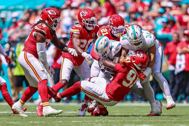 MIAMI GARDENS, FL - SEPTEMBER 27: Kansas City Chiefs defensive end Felix Anudike-Uzomah (91) is tackled by Miami Dolphins fullback DJ Herman (34) during a NFL, American Football Herren, USA game between the Kansas City Chiefs and the Miami Dolphins, on Sunday September 27, 2026, at Hard Rock Stadium in Miami Gardens, FL.(Photo by Chris Arjoon Icon Sportswire). NFL: SEP 27 Chiefs at Dolphins EDITORIAL USE ONLY Icon2609270000018