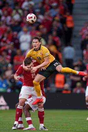 Nations League: Denmark - Wales Denmark s Pierre-Emile Hoejbjerg and Wales Connor Roberts during the Nations League match between Denmark and Wales at Parken, Sunday, September 27, 2026. (Photo: Liselotte Sabroe Ritzau Scanpix) , Copenhagen Denmark Copyright: Ritzau Scanpix LiselottexSabroex spdk20260927-205113-L
