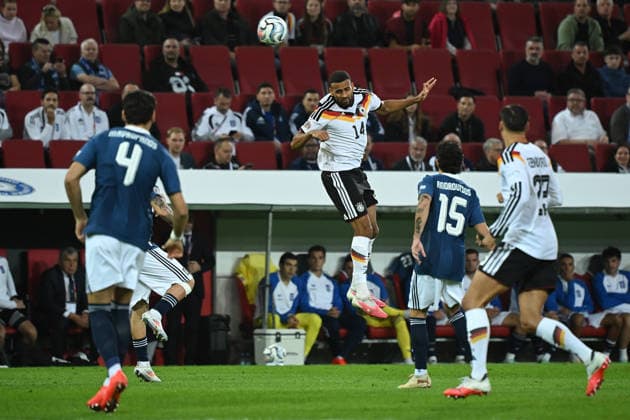 27.09.2026, xemx, Fussball UEFA Nations League, Deutschland - Griechenland v.l. Philipp Treu (Deutsche Fussball Nationalmanschaft DFB) Zweikampf, Aktion, action, battle for the ball Augsburg