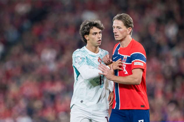 260927 Joao FÃ lix of Portugal and Sander Berge of Norway during the Nations League football match between Norway and Portugal on September 27, 2026 in Oslo. Photo: Vegard Grott BILDBYRAN kod VG VG1010 bbeng fotboll football soccer fotball nations league landskamp norge norway portugal Copyright: VEGARDxGRoTT BB260927VG035