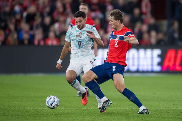 260927 Goncalo Ramos of Portugal and Sander Berge of Norway during the Nations League football match between Norway and Portugal on September 27, 2026 in Oslo. Photo: Marius Simensen BILDBYRAN COP 238 VG1010 bbeng fotboll football soccer fotball nations league landskamp norge norway portugal Copyright: MARIUSxSIMENSEN BB260927ZQ027
