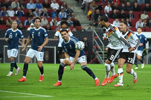 27.09.2026, xemx, Fussball UEFA Nations League, Deutschland - Griechenland v.l. Konstantinos Mavropanos (Griechenland) Kevin Schade (Deutsche Fussball Nationalmannschaft DFB) Younes Ebnoutalib (Deutsche Fussball Nationalmannschaft DFB) Augsburg