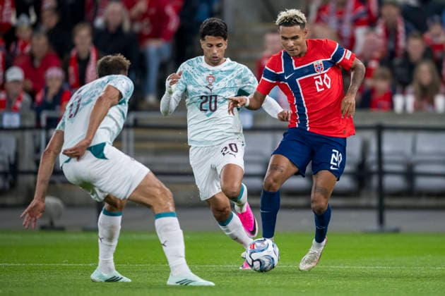 260927 Joao Cancelo of Portugal and Antonio Nusa of Norway during the Nations League football match between Norway and Portugal on September 27, 2026 in Oslo. Photo: Marius Simensen BILDBYRAN COP 238 VG1010 bbeng fotboll football soccer fotball nations league landskamp norge norway portugal Copyright: MARIUSxSIMENSEN BB260927ZB026