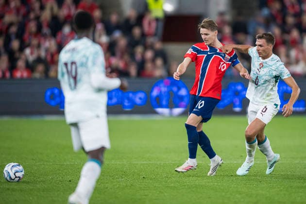 260927 Martin odegaard of Norway and Joao Palhinha of Portugal during the Nations League football match between Norway and Portugal on September 27, 2026 in Oslo. Photo: Marius Simensen BILDBYRAN COP 238 VG1010 bbeng fotboll football soccer fotball nations league landskamp norge norway portugal Copyright: MARIUSxSIMENSEN BB260927ZW036