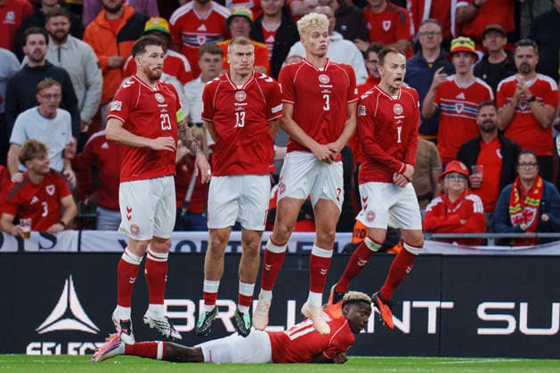 Nations League: Denmark - Wales Denmark s Pierre-Emile Hoejbjerg, Rasmus Nissen Kristensen, Oliver Provstgaard, Mikkel Damsgaard, and Mohamed Daramy at a free kick during the Nations League match between Denmark and Wales at Parken, Sunday, September 27, 2026. (Photo: Liselotte Sabroe Ritzau Scanpix) , Copenhagen Denmark Copyright: Ritzau Scanpix LiselottexSabroex spdk20260927-210206-L