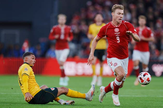 Nations League: Denmark - Wales Denmark s Rasmus Hoejlund and Wales Brennan Johnson during the Nations League match between Denmark and Wales at Parken, Sunday, September 27, 2026. (Photo: Liselotte Sabroe Ritzau Scanpix) , Copenhagen Denmark Copyright: Ritzau Scanpix LiselottexSabroex spdk20260927-210444-L