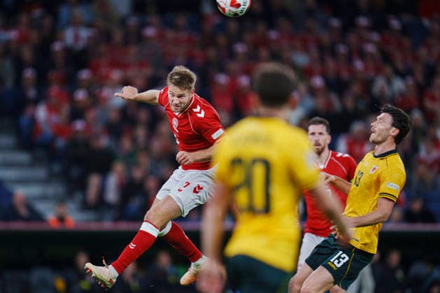 Nations League: Denmark - Wales Denmark s Joachim Andersen and Wales Kieffer Moore during the Nations League match between Denmark and Wales at Parken, Sunday, September 27, 2026. (Photo: Liselotte Sabroe Ritzau Scanpix) , Copenhagen Denmark Copyright: Ritzau Scanpix LiselottexSabroex spdk20260927-211022-L