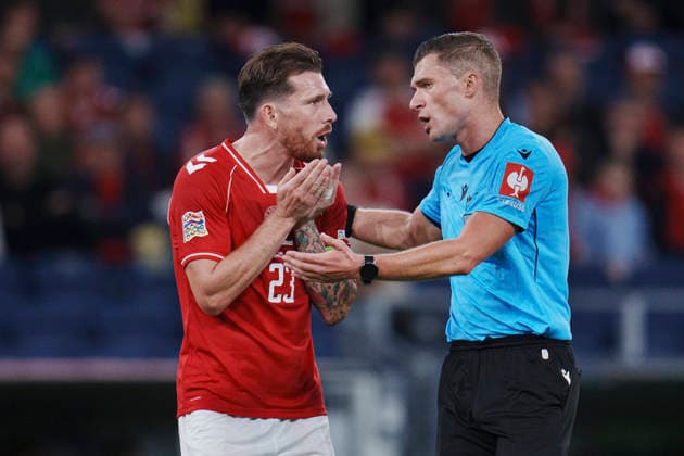 Nations League: Denmark - Wales Denmark s Pierre-Emile Hoejbjerg and referee Willy Delajod during the Nations League match between Denmark and Wales at Parken, Sunday, September 27, 2026. (Photo: Liselotte Sabroe Ritzau Scanpix) , Copenhagen Denmark Copyright: Ritzau Scanpix LiselottexSabroex spdk20260927-211607-L