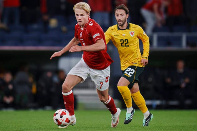 Nations League: Denmark - Wales Denmark s Victor Froholdt and Wales Joshua Sheehan during the Nations League match between Denmark and Wales at Parken, Sunday, September 27, 2026. (Photo: Liselotte Sabroe Ritzau Scanpix) , Copenhagen Denmark Copyright: Ritzau Scanpix LiselottexSabroex spdk20260927-212948-L