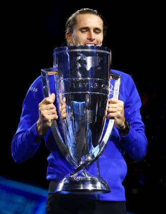 2026 Laver Cup, day three, O2 Arena, London,27 09 2026 Alexander Zverev (GER) with the Laver Cup Trophy following Team Europe™s 13-5 win over Team World at the O2 Arena, London London O2 Arena London GBR, UK NEWSPAPERS OUT Copyright: xMarkxGreenwoodx