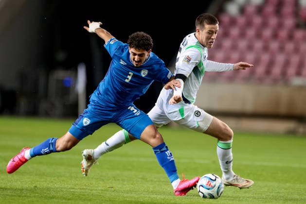 UEFA Nations League Group Stage, Nagyerdei Stadion, Debrecen, Hungary 27 9 2026 Israel vs Republic of Ireland Ireland s Jack Moylan with Israel s Roy Revivo Jack Moylan with Roy Revivo 27 9 2026  Copyright: xx 0NIK3717