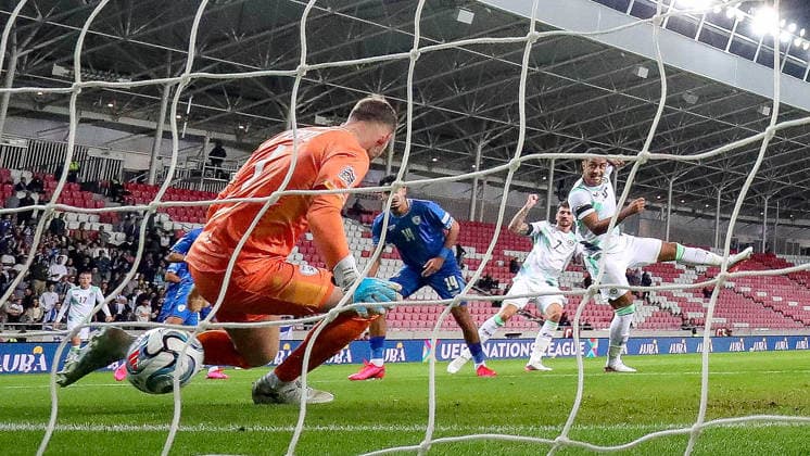 UEFA Nations League Group Stage, Nagyerdei Stadion, Debrecen, Hungary 27 9 2026 Israel vs Republic of Ireland Ireland s Troy Parrott scores the first goal of the game past Israel s goalkeeper Daniel Peretz Troy Parrott scores the first goal of the game past goalkeeper Daniel Peretz 27 9 2026  Copyright: xx AN4I9740