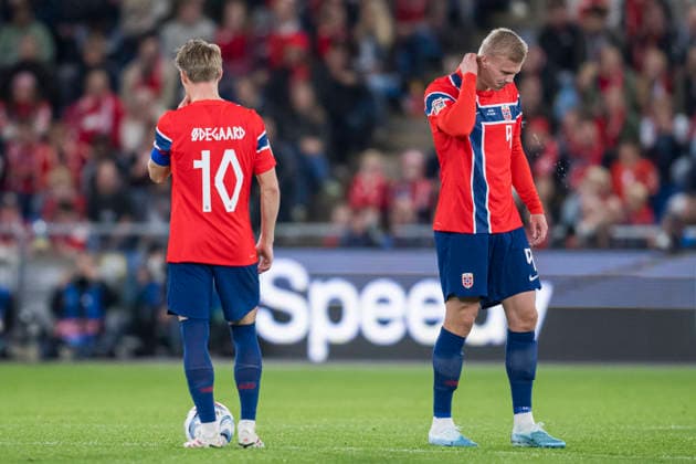 260927 Martin odegaard and Erling Braut Haaland of Norway looks dejected during the Nations League football match between Norway and Portugal on September 27, 2026 in Oslo. Photo: Marius Simensen BILDBYRAN COP 238 VG1010 bbeng fotboll football soccer fotball nations league landskamp norge norway portugal depp Copyright: MARIUSxSIMENSEN BB260927ZI039