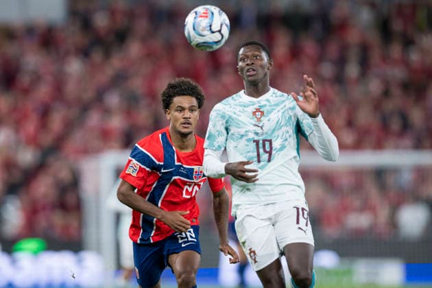 260927 Antonio Nusa of Norway and Nuno Mendes of Portugal during the Nations League football match between Norway and Portugal on September 27, 2026 in Oslo. Photo: Vegard Grott BILDBYRAN kod VG VG1010 bbeng fotboll football soccer fotball nations league landskamp norge norway portugal Copyright: VEGARDxGRoTT BB260927VG066