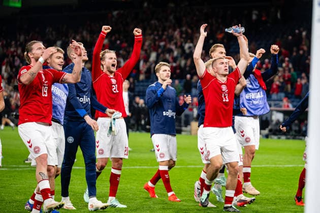 Denmark v Wales, UEFA Nations League, Copenhagen, Denmark Copenhagen, Denmark. 27th, September 2026. The players of Denmark seen in celebration with the fans after the UEFA Nations League match between Denmark and Wales at Parken in Copenhagen. Denmark, Copenhagen, Parken  Copyright: xGonzalesxPhoto TobiasxJorgensenx