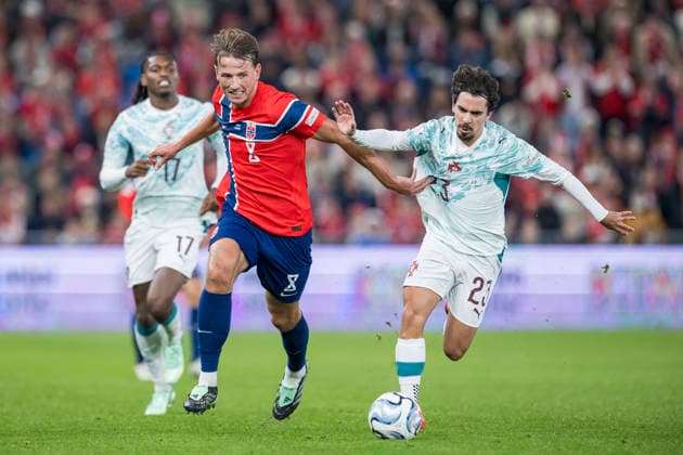 260927 Sander Berge of Norway and Vitinha of Portugal during the Nations League football match between Norway and Portugal on September 27, 2026 in Oslo. Photo: Vegard Grott BILDBYRAN kod VG VG1010 bbeng fotboll football soccer fotball nations league landskamp norge norway portugal Copyright: VEGARDxGRoTT BB260927VG071
