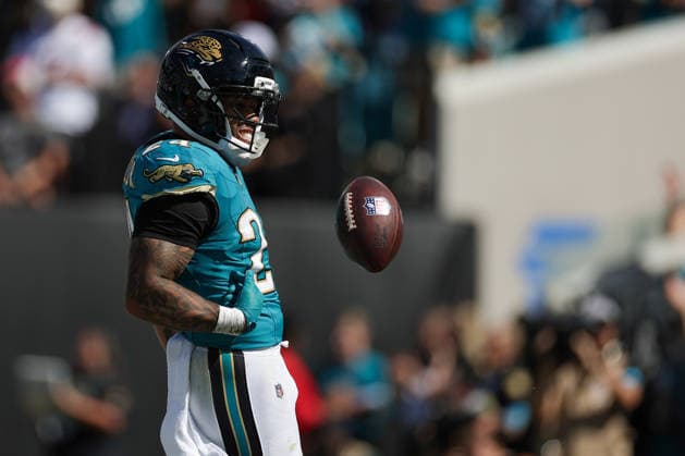 JACKSONVILLE, FL - SEPTEMBER 27: Chris Rodriguez Jr. 24 of the Jacksonville Jaguars reacts after scoring a touchdown during the game between the Jacksonville Jaguars and the New England Patriots on September 27, 2026 at EverBank Stadium in Jacksonville, Fl. (Photo by David Rosenblum Icon Sportswire) NFL, American Football Herren, USA SEP 27 Patriots at Jaguars EDITORIAL USE ONLY Icon260927007567