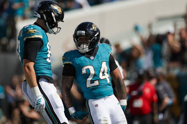 JACKSONVILLE, FL - SEPTEMBER 27: Chris Rodriguez Jr. 24 of the Jacksonville Jaguars reacts after scoring a touchdown during the game between the Jacksonville Jaguars and the New England Patriots on September 27, 2026 at EverBank Stadium in Jacksonville, Fl. (Photo by David Rosenblum Icon Sportswire) NFL, American Football Herren, USA SEP 27 Patriots at Jaguars EDITORIAL USE ONLY Icon260927007577