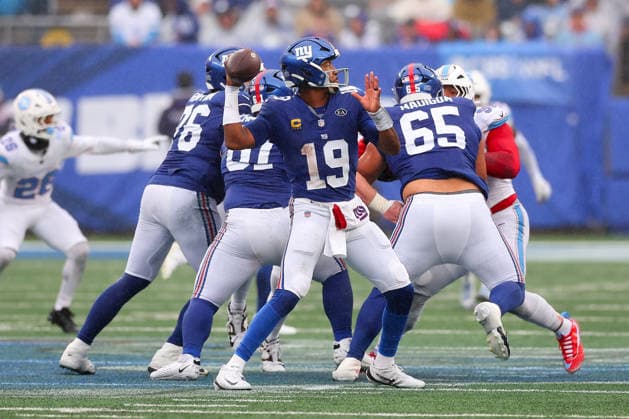 EAST RUTHERFORD, NJ - SEPTEMBER 27: Jameis Winston 19 of the New York Giants passes during the third quarter of the game against the Tennessee Titans at MetLife Stadium on September 27, 2026 in East Rutherford, New Jersey. (Photo by Rich Graessle Icon Sportswire) NFL, American Football Herren, USA SEP 27 Titans at Giants EDITORIAL USE ONLY Icon262092732358