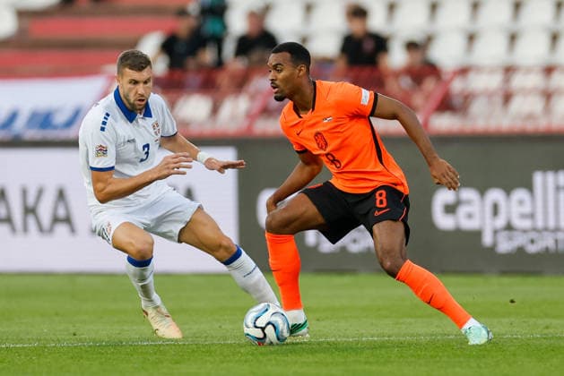 BELGRADE, SERBIA - SEPTEMBER 27: Strahinja Pavlovic of Serbia Ryan Gravenberch of Netherlands during the UEFA Nations League match between Serbia and Netherlands at on September 27, 2026 in Belgrade, Serbia.  Copyright: xDijksxMedia MBxMediax