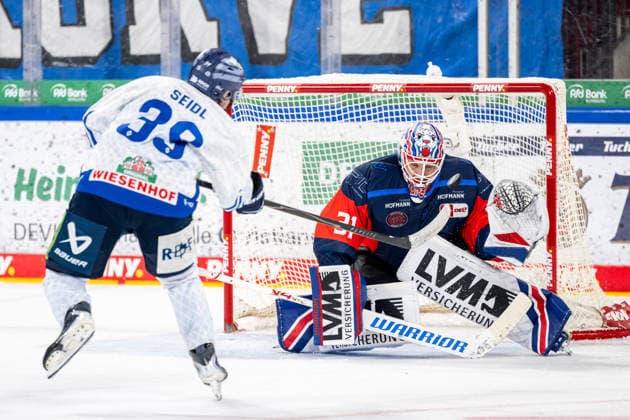 27.09.2026 - Eishockey - Saison 2026 2027 - Penny DEL - Nürnberg Ice Tigers Icetigers - Straubing Tigers - ThHa - xthxhax - Simon Seidl (39, Straubing Tigers ) Niklas Treutle (31, Nürnberg Ice Tigers, NIT )