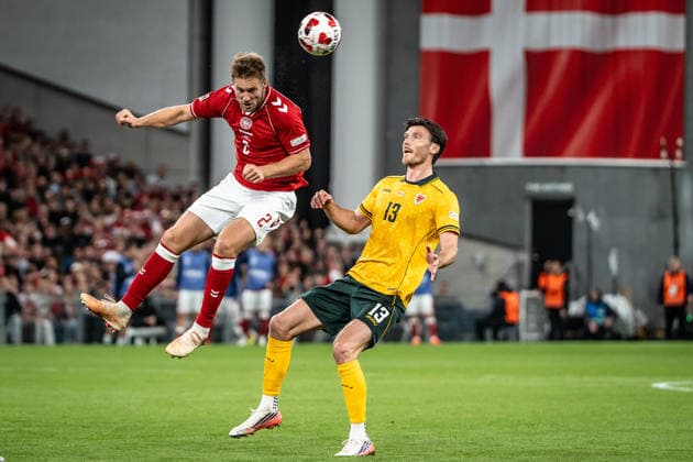 Denmark v Wales, UEFA Nations League, Copenhagen, Denmark Copenhagen, Denmark. 27th, September 2026. Joachim Andersen (2) of Denmark and Kieffer Moore (13) of Wales seen during the UEFA Nations League match between Denmark and Wales at Parken in Copenhagen. Denmark, Copenhagen, Parken  Copyright: xGonzalesxPhoto NicolaixBethelsenx