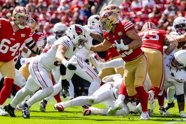 SANTA CLARA, CA - SEPTEMBER 27: Christian McCaffrey 23 of the San Francisco 49ers runs the ball during an NFL, American Football Herren, USA game against the Arizona Cardinals on September 27, 2026 at Levi s Stadium in Santa Clara, CA. (Photo by Matthew Huang Icon Sportswire) NFL: SEP 27 Cardinals at 49ers EDITORIAL USE ONLY Icon260927003
