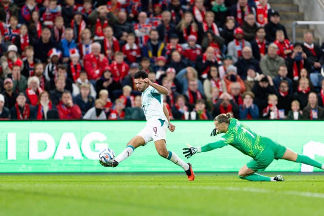 OSLO, NORWAY - SEPTEMBER 27: Goncalo Ramos of Portugal and Goalkeeper Orjan Nyland of Norway battle for the ball during the UEFA Nations League match between Norway and Portugal at Ullevaal Stadion on September 27, 2026 in Oslo, Norway. (Photo by Ane Frosaker Sports Press Photo) Copyright: xAnexFrosakerx xSPPx Sportspressphoto_SPR241599